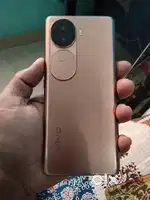 V 40e under warranty. 7 month old aa. Display crak aa only.new conditn