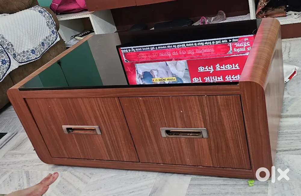 New Condition center table 6 months old