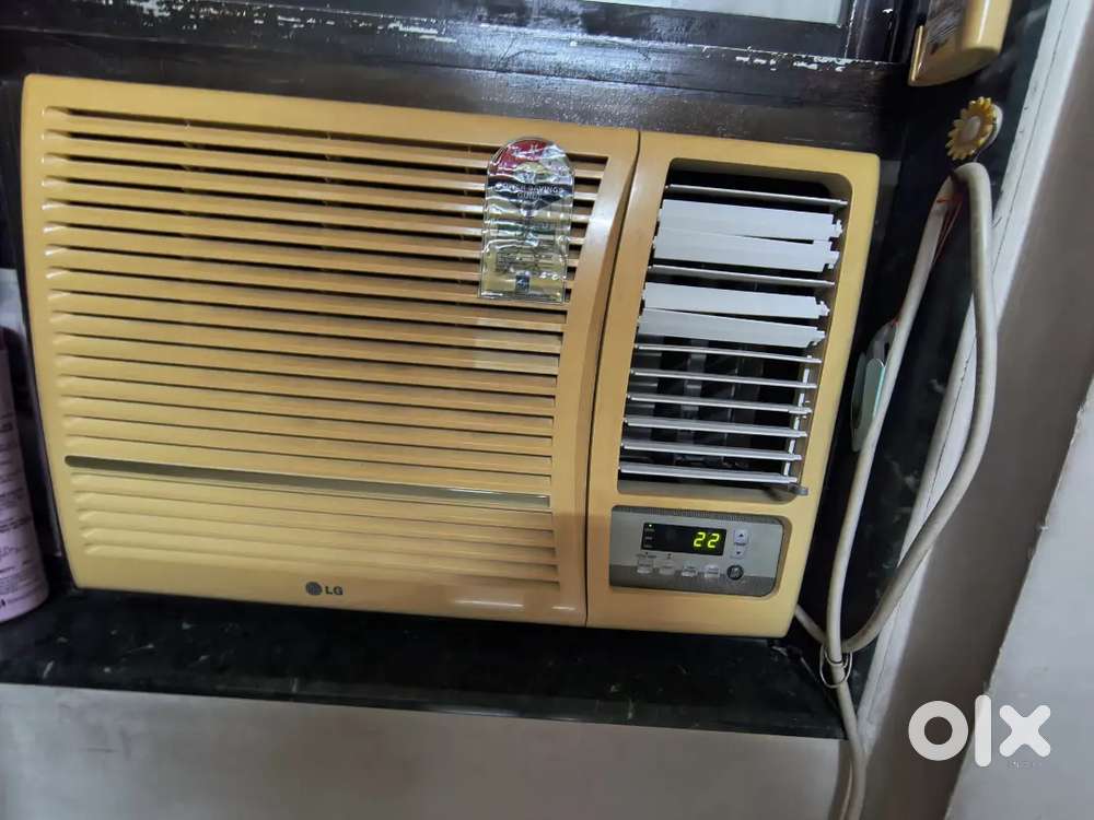 LG 1 Ton 3 star window AC for sale @ 7500/-