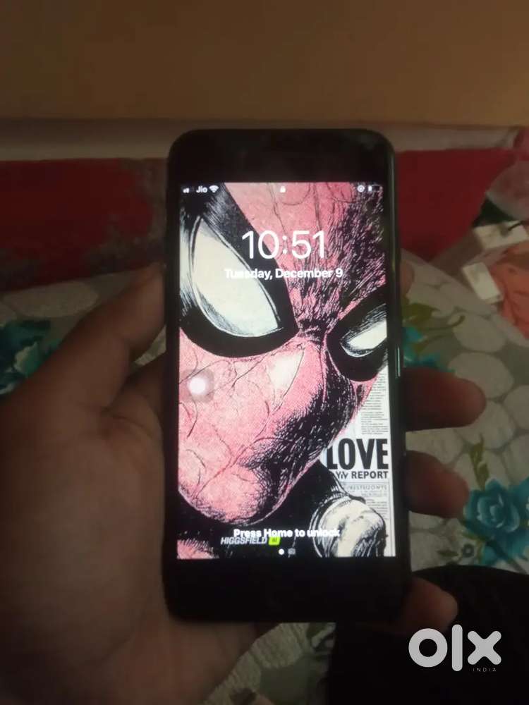 32 gb variant box available