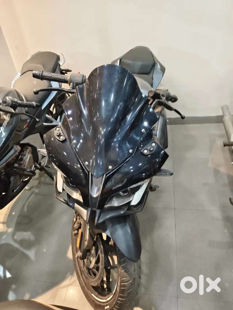 Bajaj pulsar rs 200