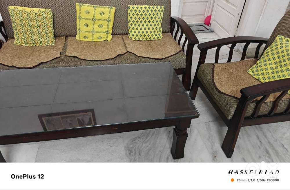 5 seater sofa and center table, 5 yr old, as good as new, less used