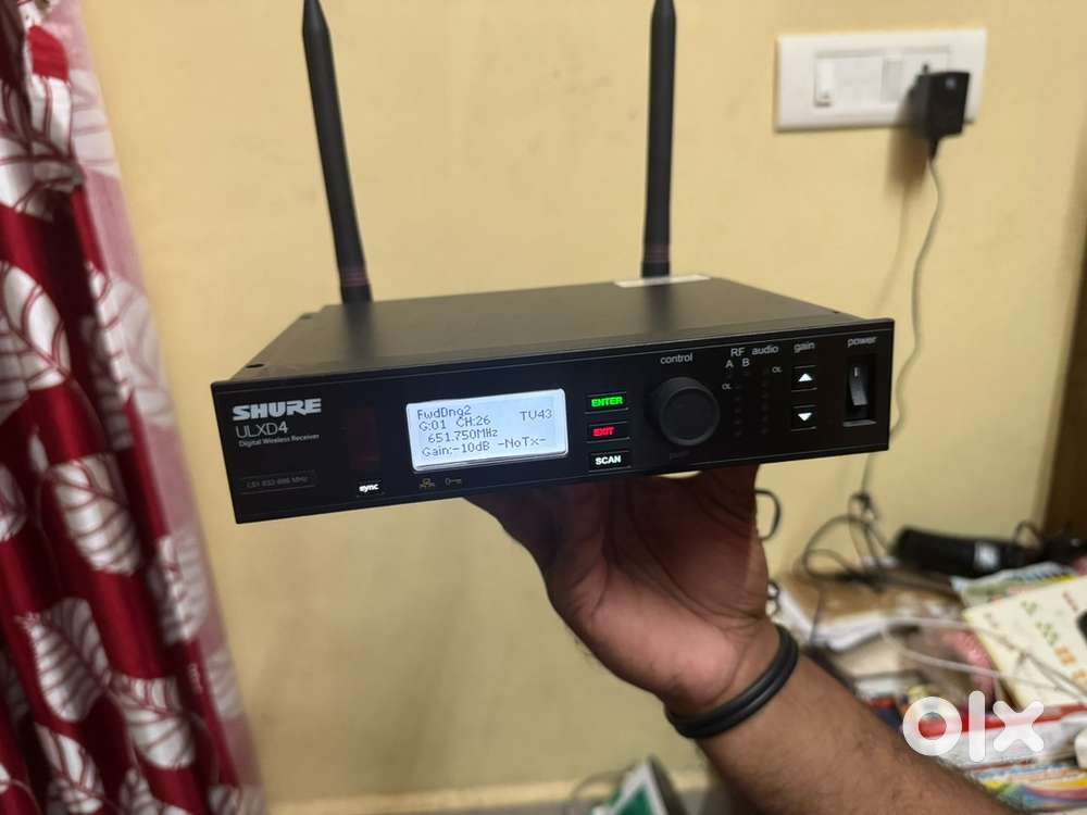 Shure ulxd4 (digital witeless receiver)