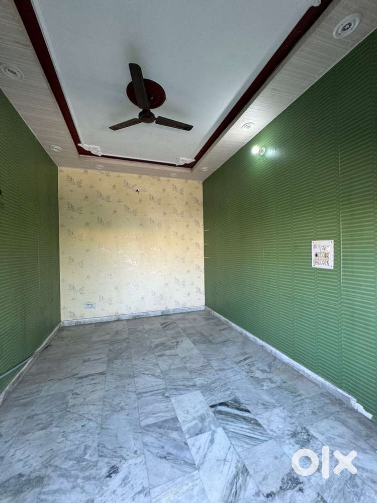 1 shop available for rent in Chandrabani