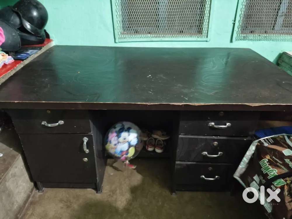 Computer table