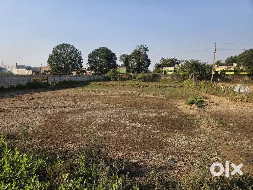 दुर्ग से 14 किलोमीटर , नगपुरा चौक से 4 किलोमीटर  बोरई में 35 डिसमिल