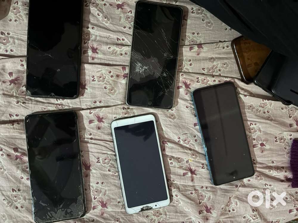 Sara phones m koi na koi dikkat h kisi ke screen khrb h to kisi m kuch