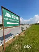 111 GAJ KA PLOT WOH BHI 22 LACS ME MAHINDRA SEZ KE PAS ME.
