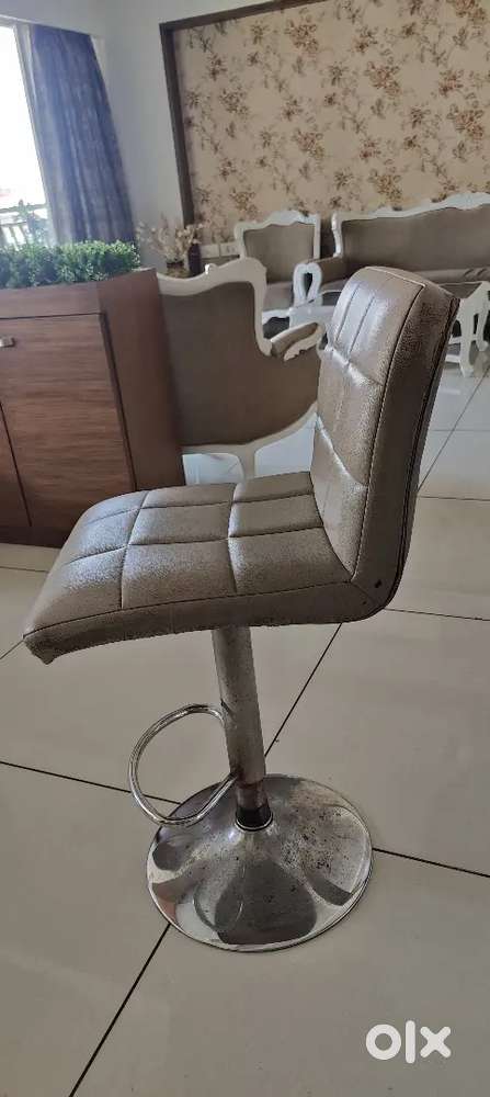 Good Condition(4) Bar chair Sell