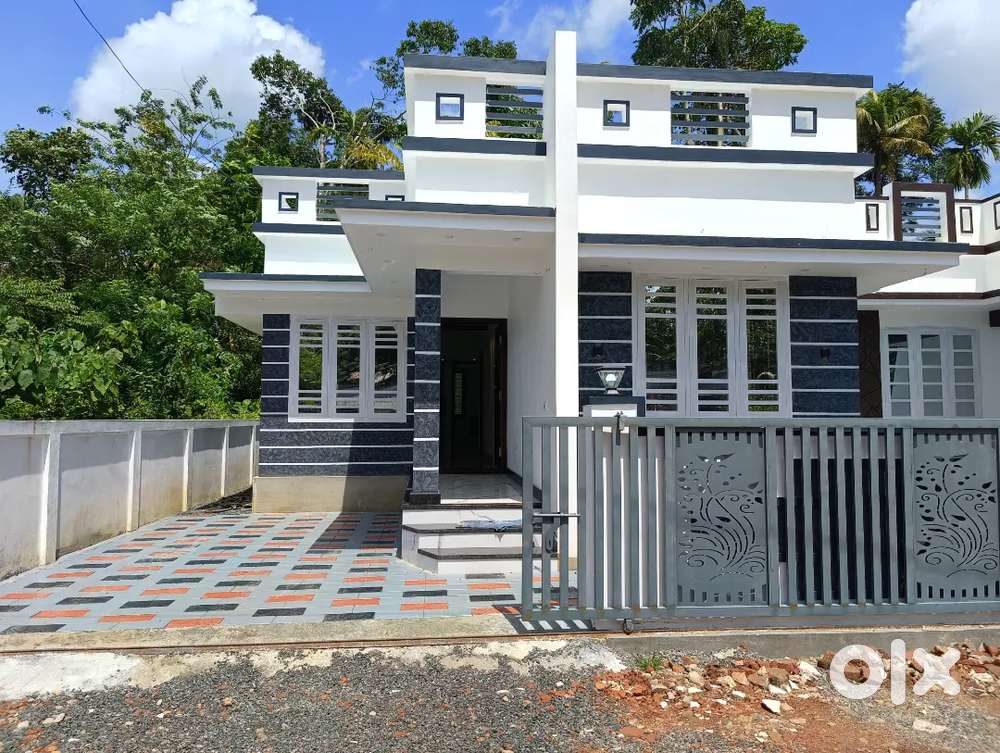 New 3bedroom 830 sqft house for sale near Aluva Paravur road
