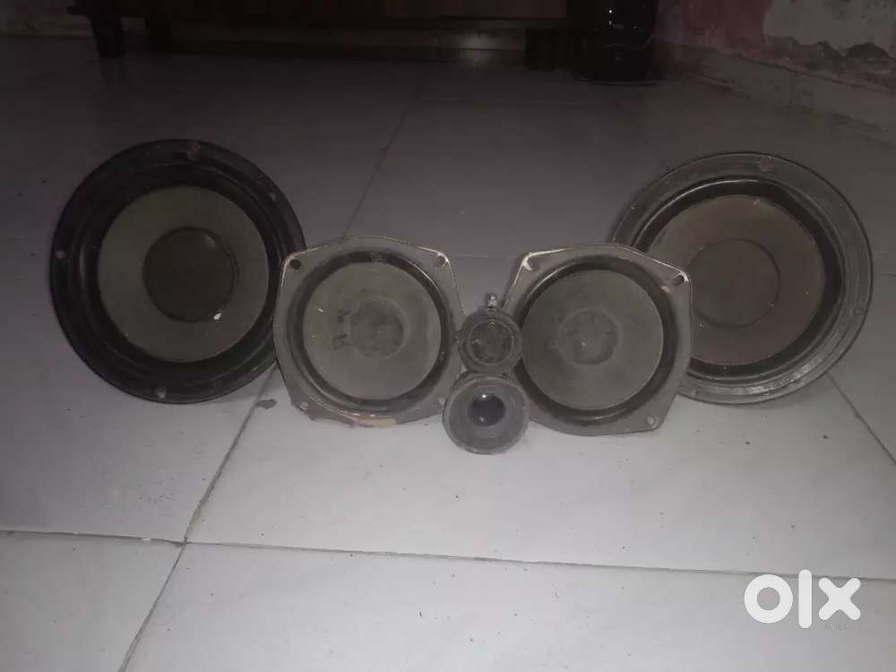 Accha condition main speakers hai