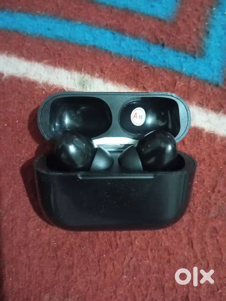 Earbuds headphones
