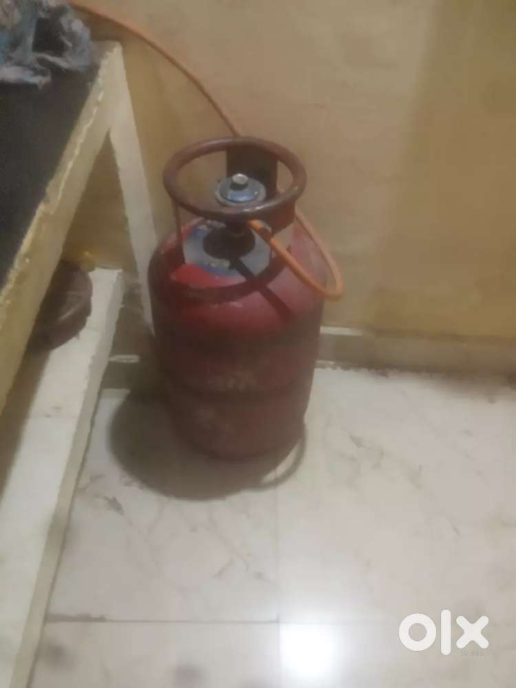 Hp ges tanki bhari hui bechna hai