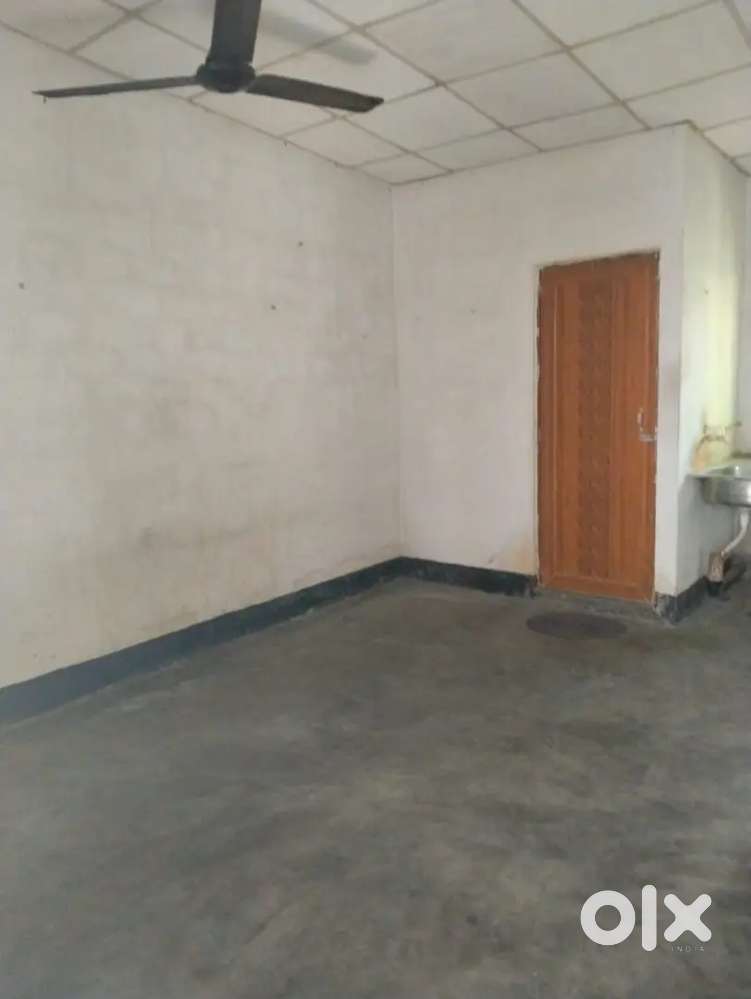 A single room,Prime location,attached bath, at zoo tiniali, rent .