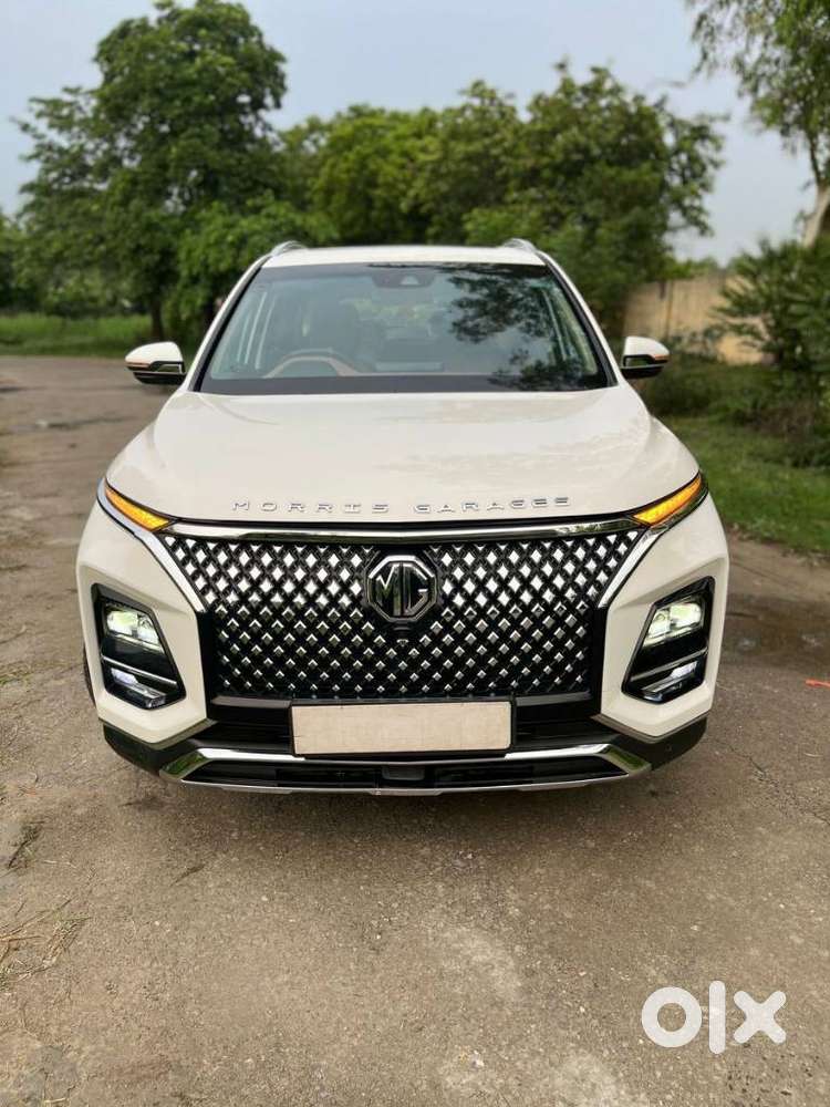 MG Hector Plus Savvy Pro 1.5 Turbo Petrol CVT 6 STR Dual Tone, 2024,..