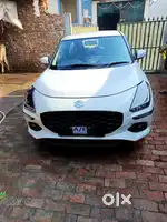 Swift vxi(0) white colour
