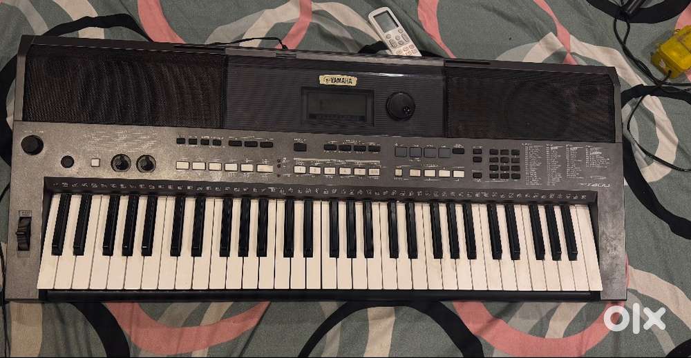 Yamaha PSR i400