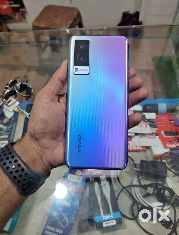 Vivo v21e 5g 8/128 good condition only mobile