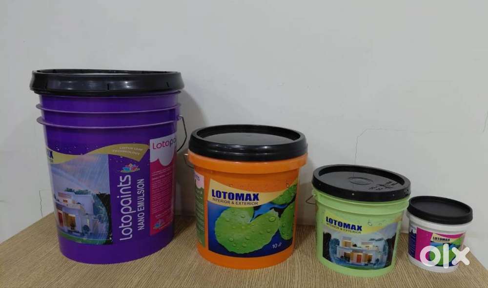 UNUSED NEW PAINT BUCKETS WITH LID