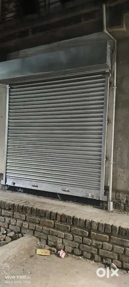 DM shoes shop for rent