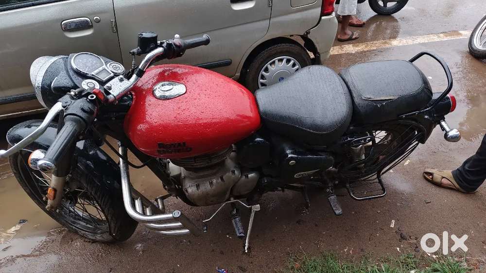 Clasic 350 red black color