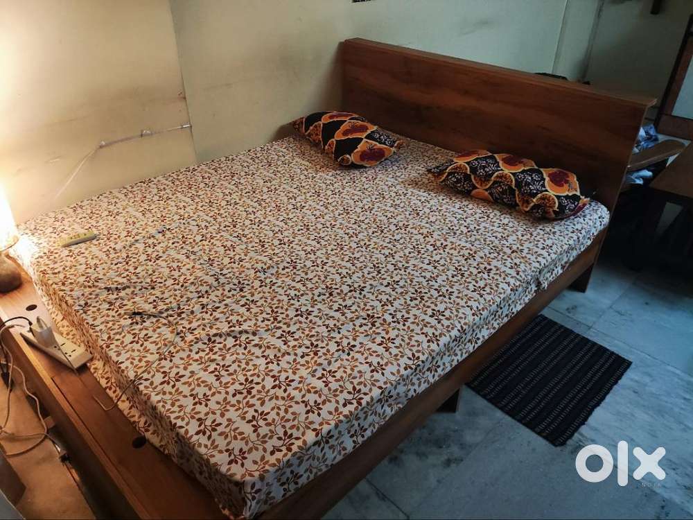 5 months old Queen size bed + 5 inch mattress