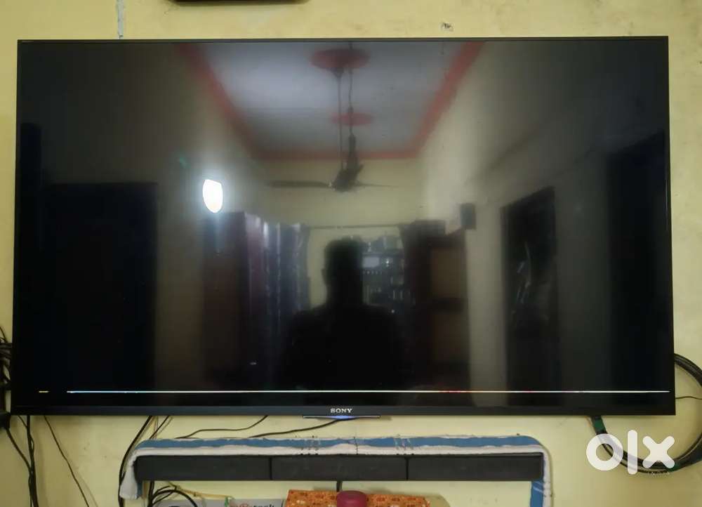 SONY BREVIA 55.. GOOD condition TV. But small lines wishu