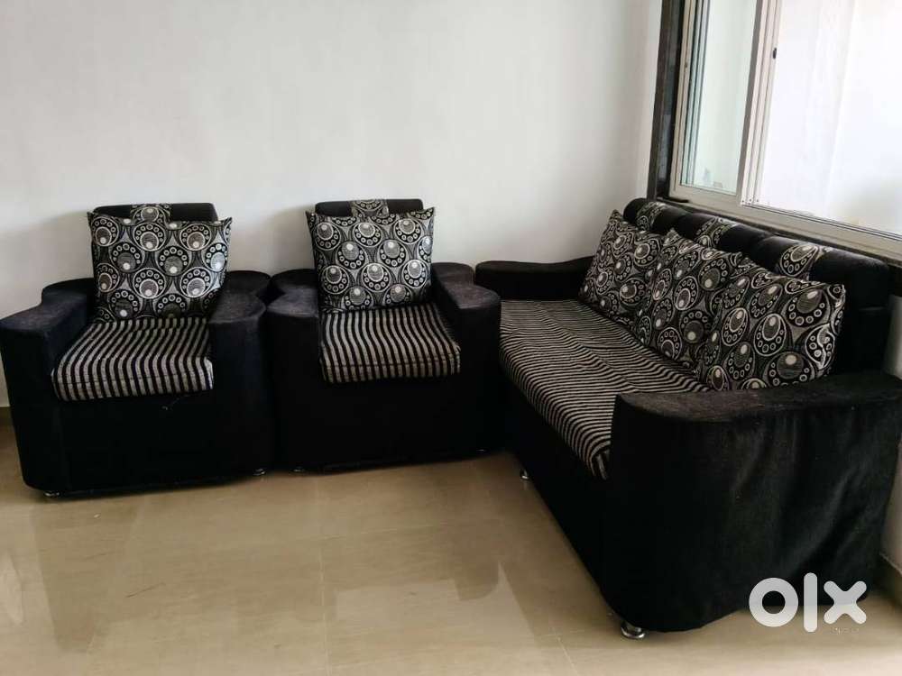 Sofa set with storage in good condition