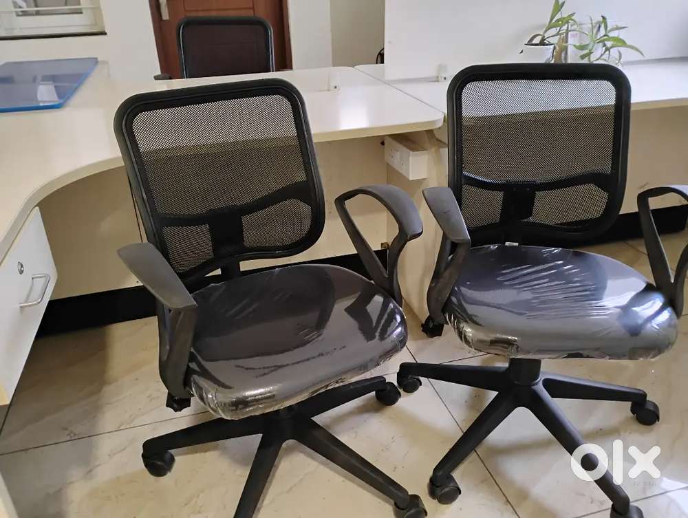 Office Cubicles, Revolving Chairs & Boss Setup for Sale – Excellent
