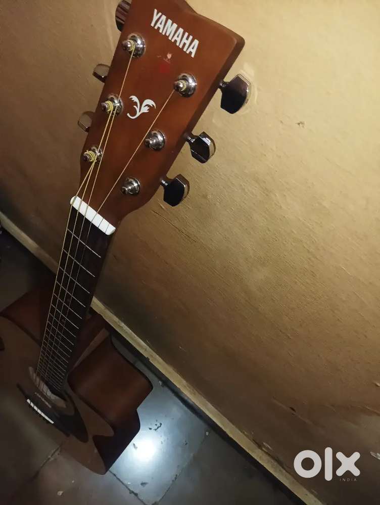 Yamaha Guitar with pick and cover only at Rs. 10000