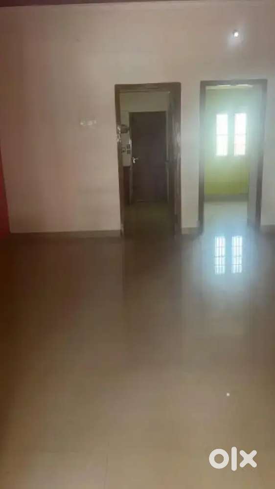 Two roommates required bachelor's