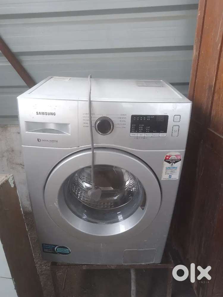 Samsung automatic machine in a good condition only 6, month used