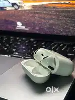 Apple Airpods 4 with bill and box