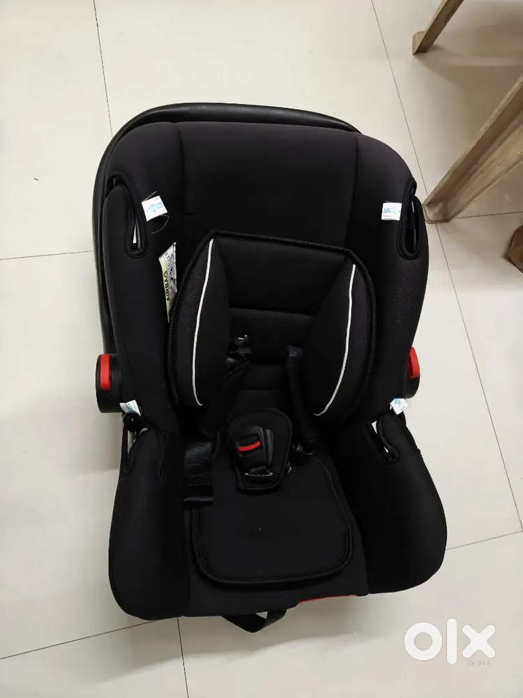 Luvlap baby's car seat