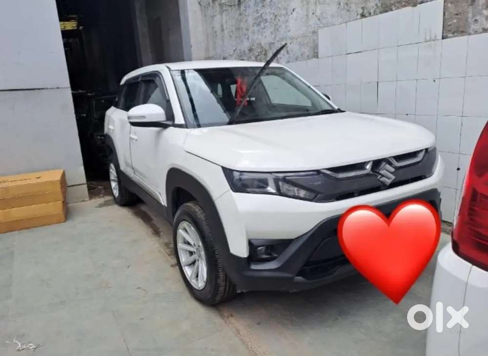Maruti Suzuki Brezza 2023 Petrol 8000 Km Driven full insured june 2026