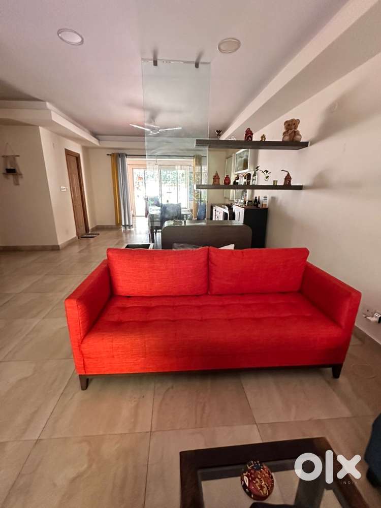 New 3 steater sofa, excellent condition