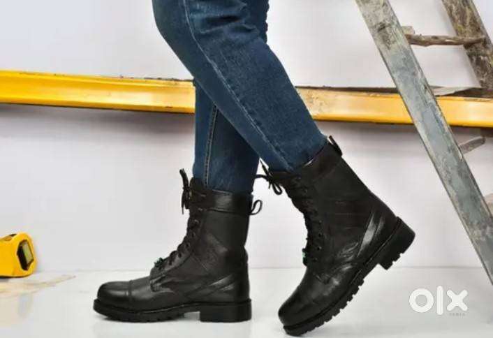 Men boots above ankle length