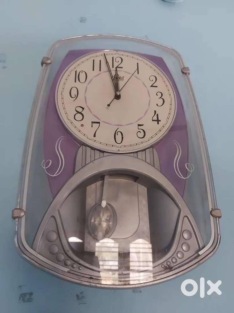 Quartz wall clock with diamond pendulam