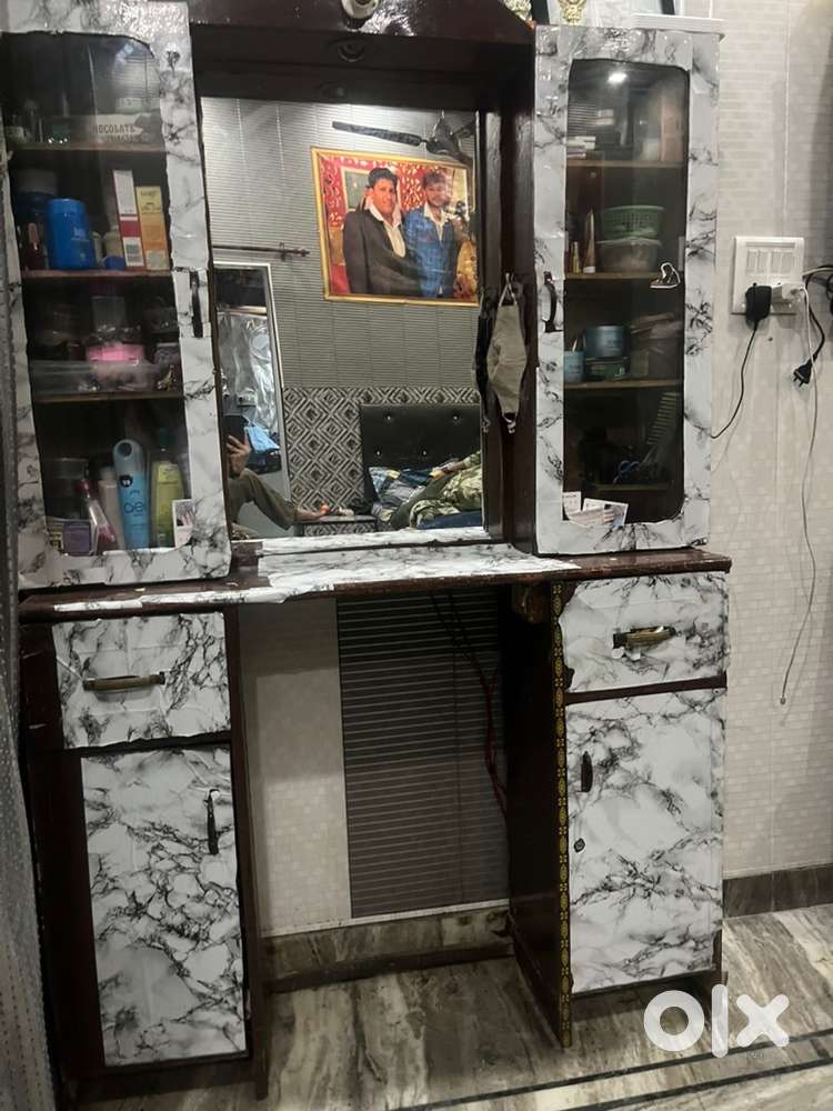 dressing table