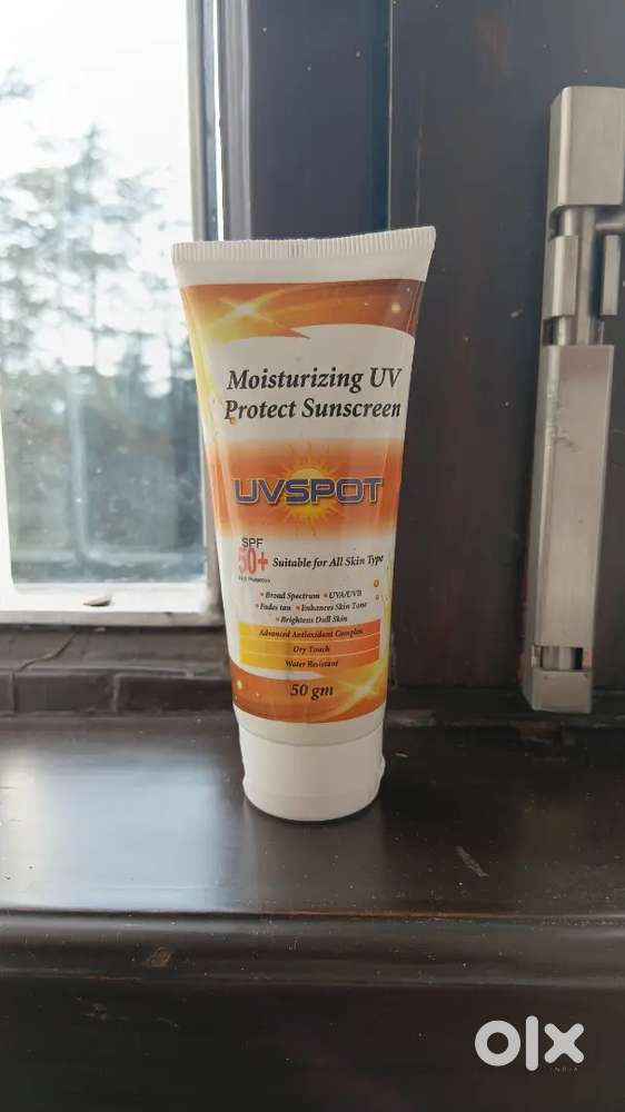 A good tinted sunscreen by dermatologists!!