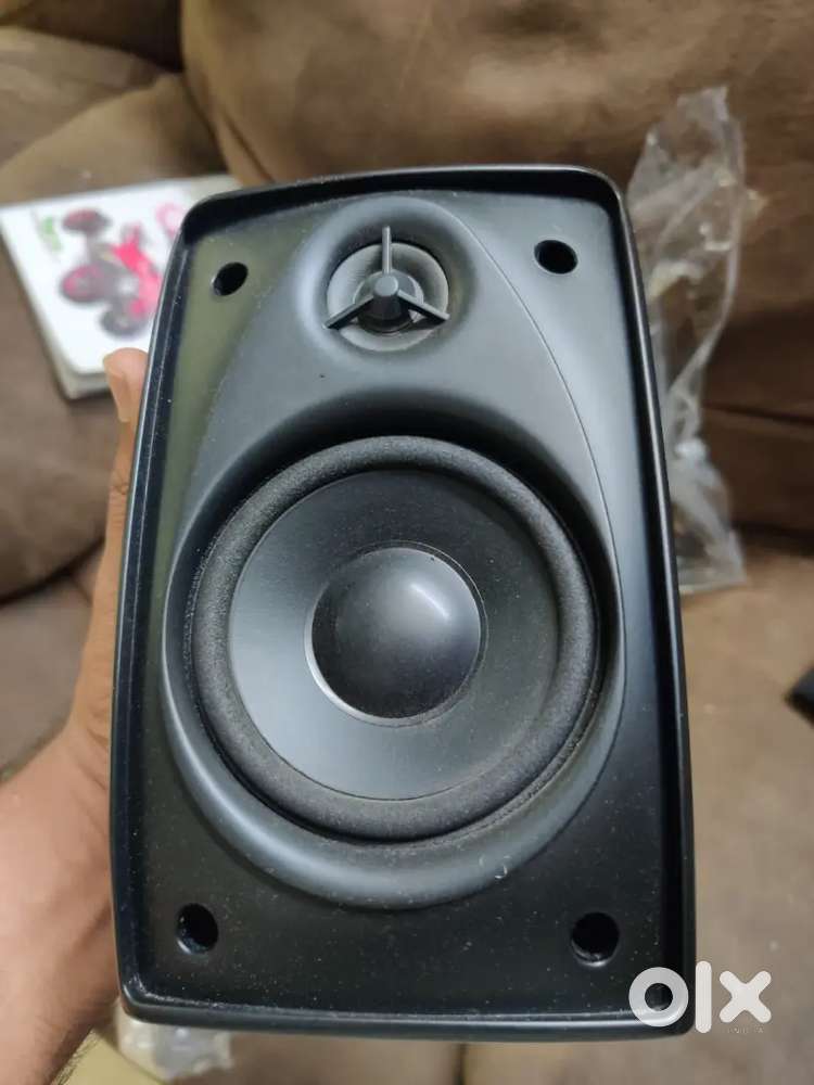 Polk left and right speakers 8ohms 100w (Polk rm6751