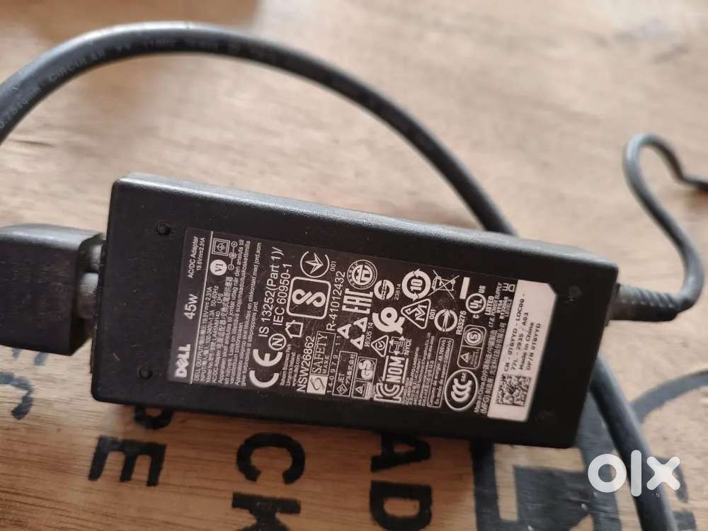 DELL 45W AC Adapter - OUTPUT 19.5V 2.31 A - Modal number LA45NM140