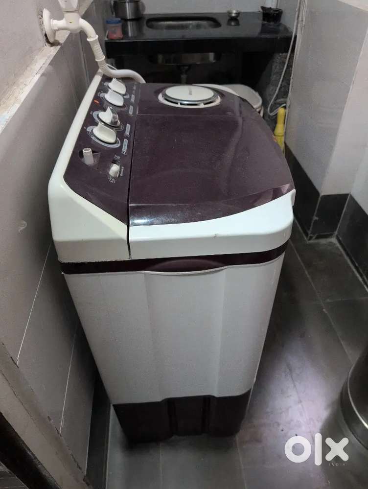 LG SEMI AUTOMATIC 8 KG CAPACITY WASHING MACHINE