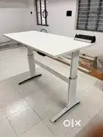 Height adjustable tables (Steelcase)