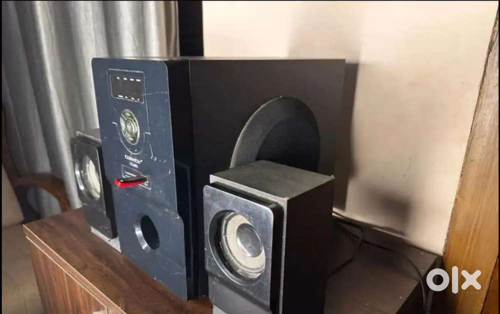 Subwoofer with 2 speakers