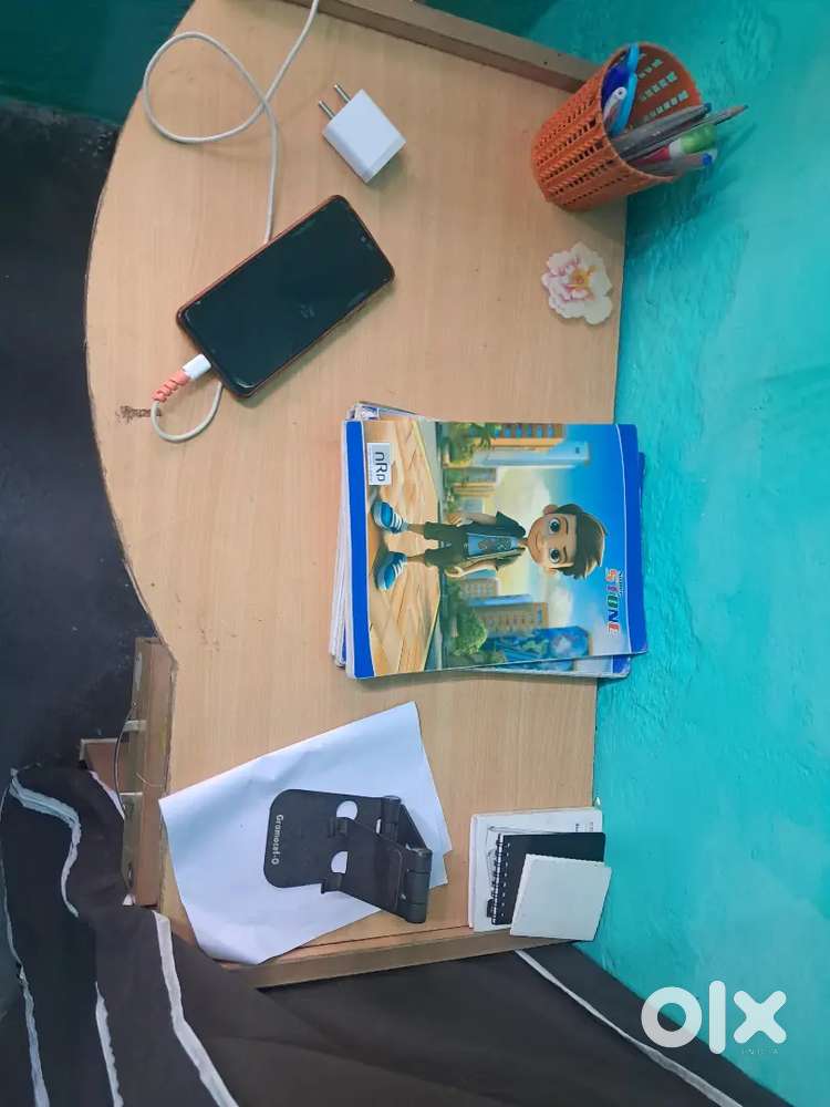 STUDY TABLE(COMPUTER TABLE)  IN GOOD CONDITION with two new chairs