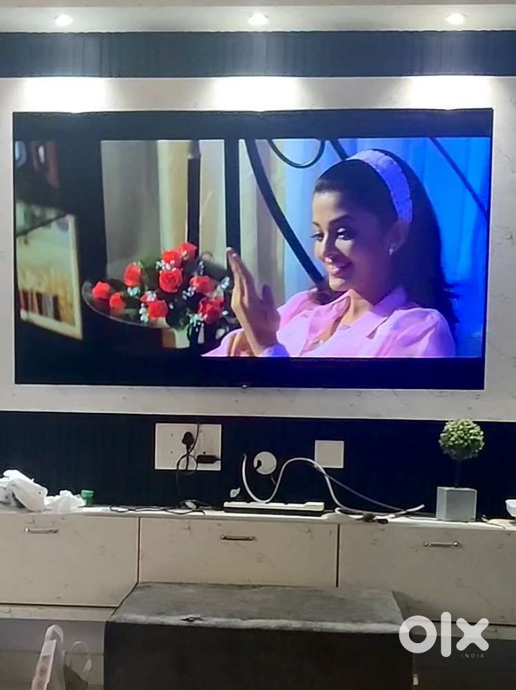 SONY Bravia 65 inch 4k TV (like new)