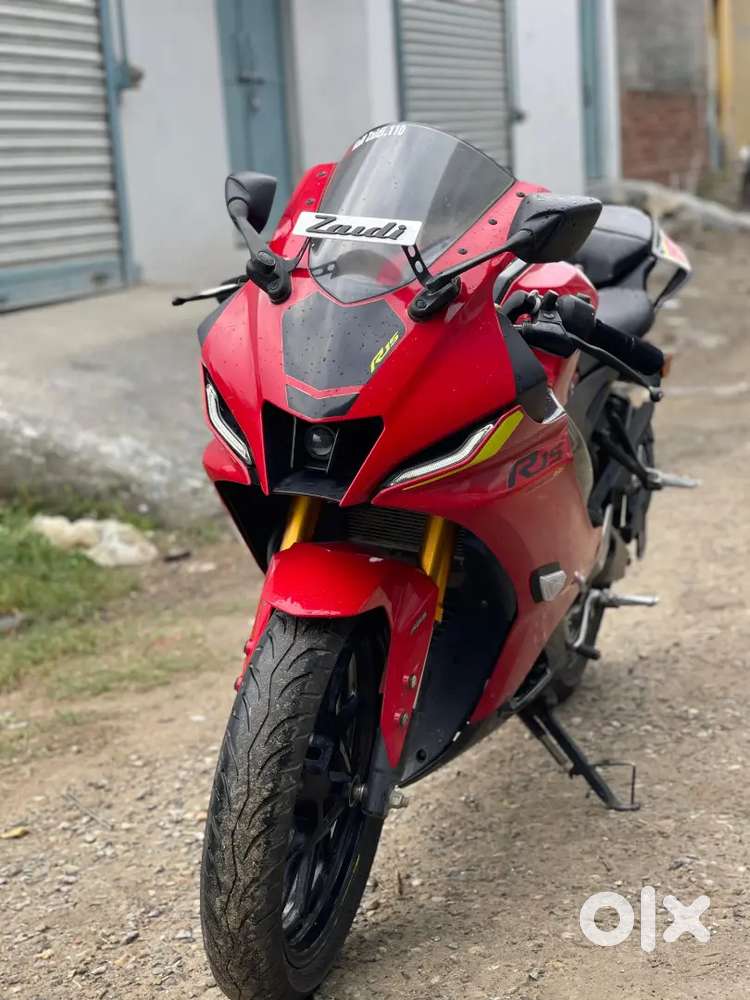 Yamaha R15 v4