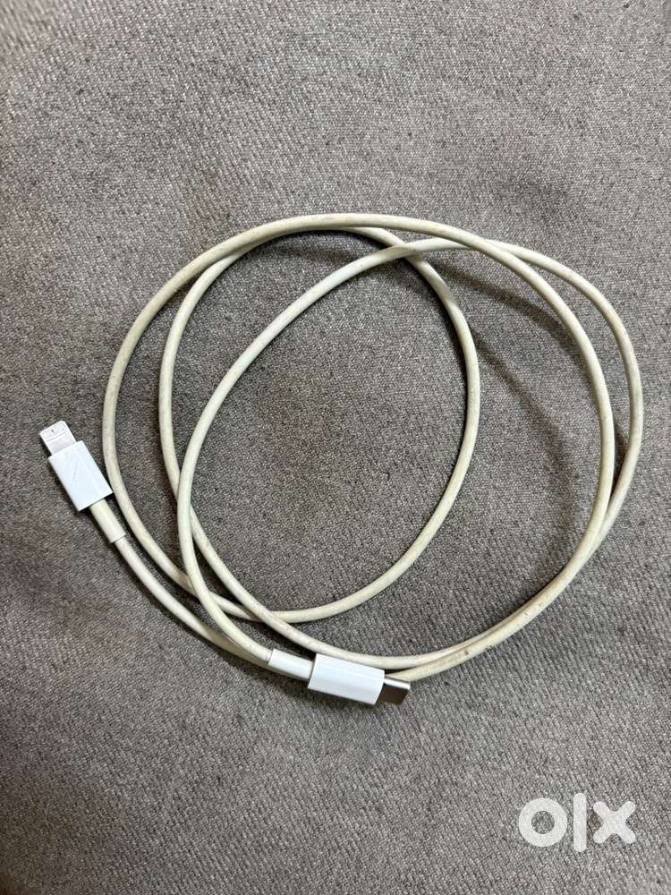 Iphone original lighting cable plus iphone 14 macsafe cover