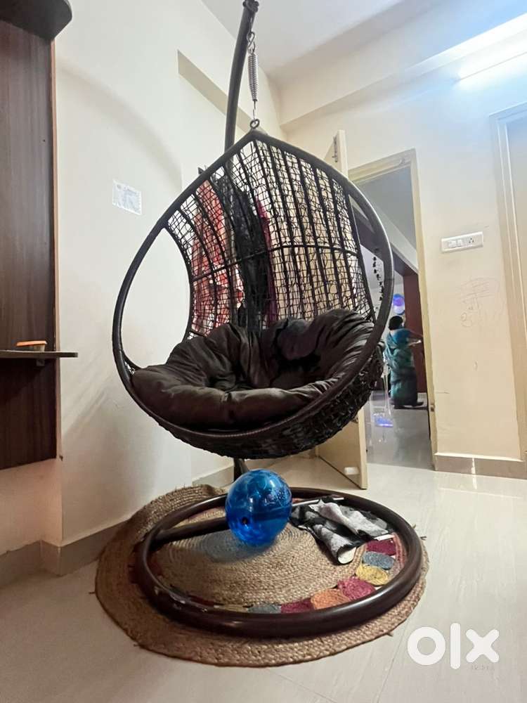 Premium Swing with Metal Stand – 6 Months Old, Like New!